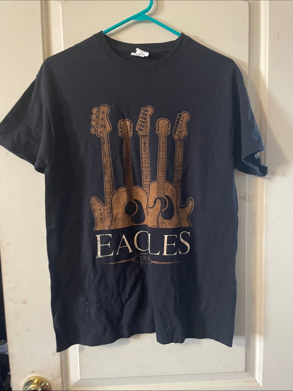 Gildan Black Eagles 2018 Tour Tshirt Guitar Graphic Med